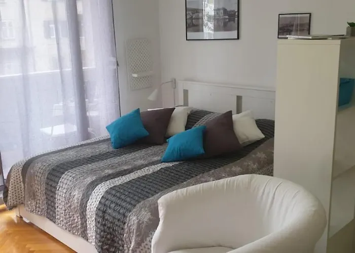 Cozy Aurelio *